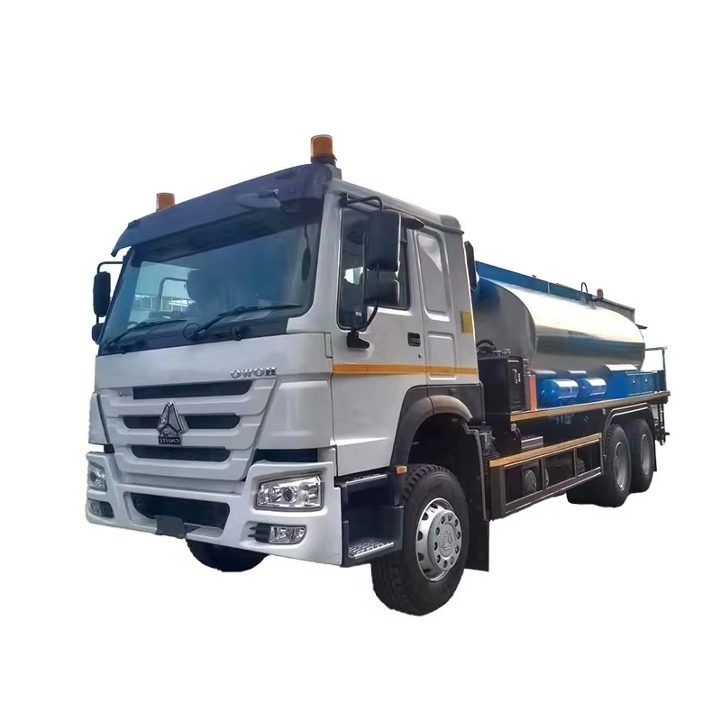 Автомобиль распределителя асфальта Howo 15 тонн дорожного покрытия машины 6x4 горячего масла